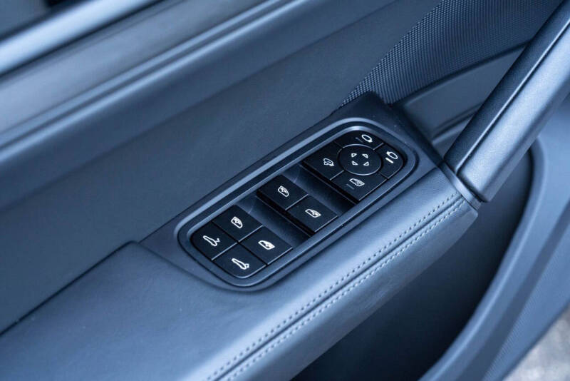 2025 Porsche Cayenne GTS Coupe