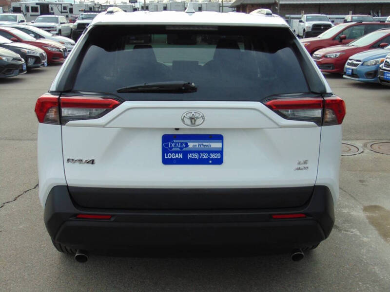 2021 Toyota RAV4 LE