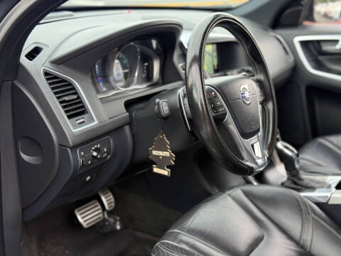 2016 Volvo XC60 T6 Drive-E R-Design Platinum