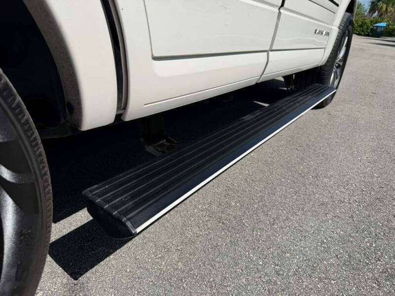 2017 Lincoln Navigator Select