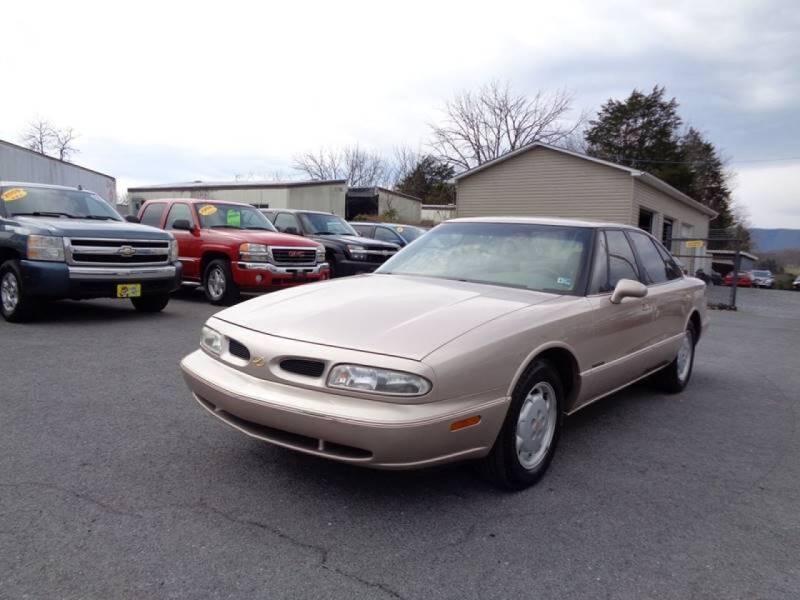 1999 Oldsmobile Eighty-Eight for sale at Supermax Autos in Strasburg VA
