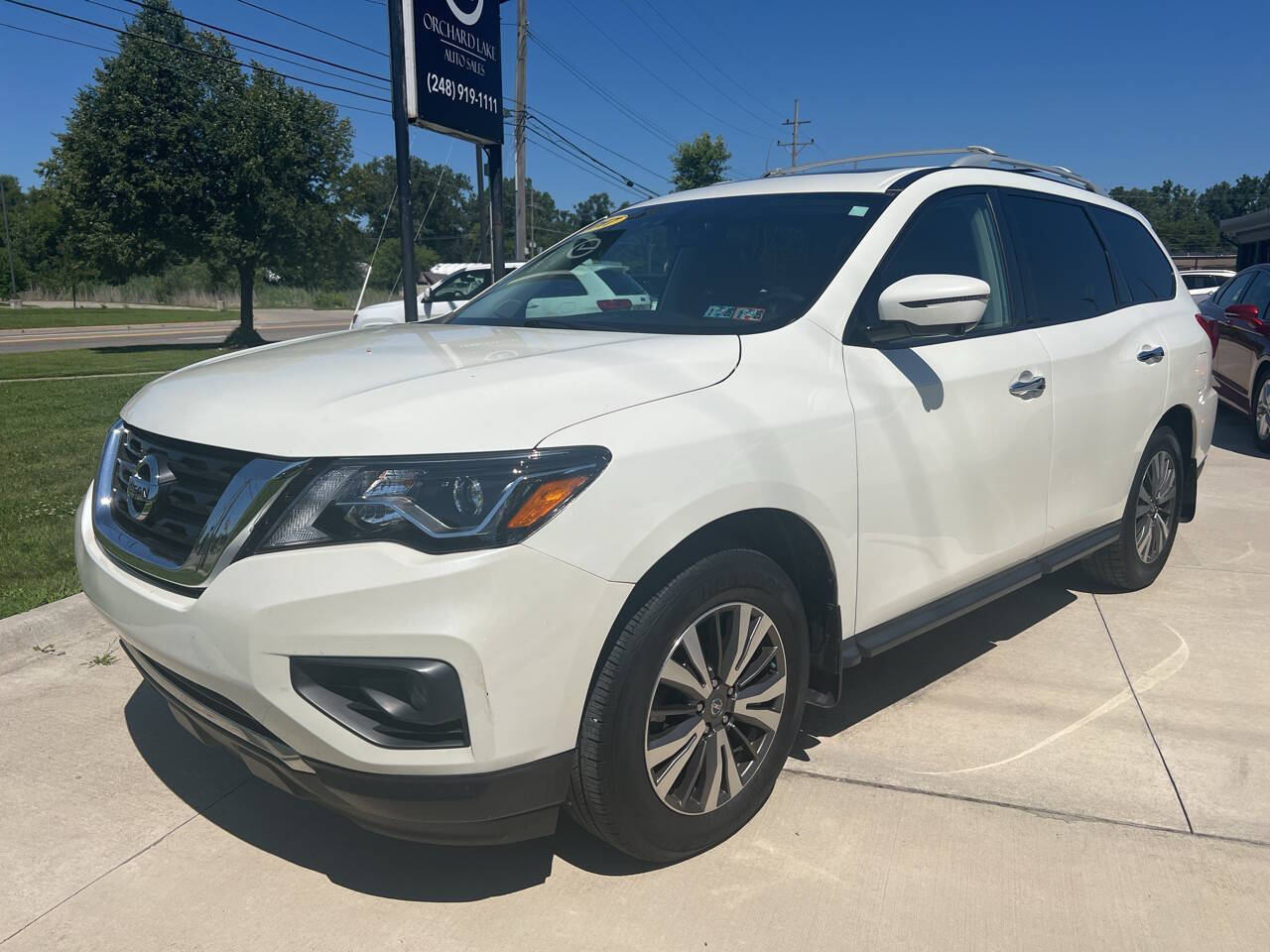 2017 Nissan Pathfinder for sale at ORCHARD LAKE AUTO SALES INC in Farmington Hills, MI