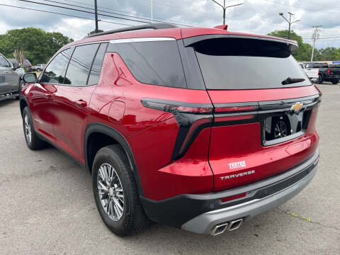 2025 Chevrolet Traverse LT
