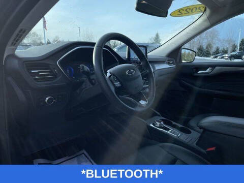 2022 Ford Escape Hybrid Titanium