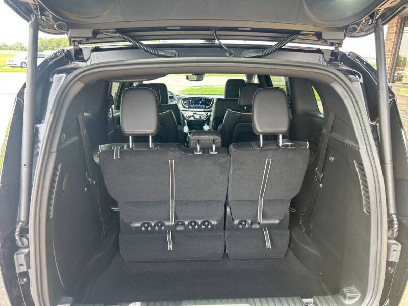 2027 Chrysler Pacifica Limited