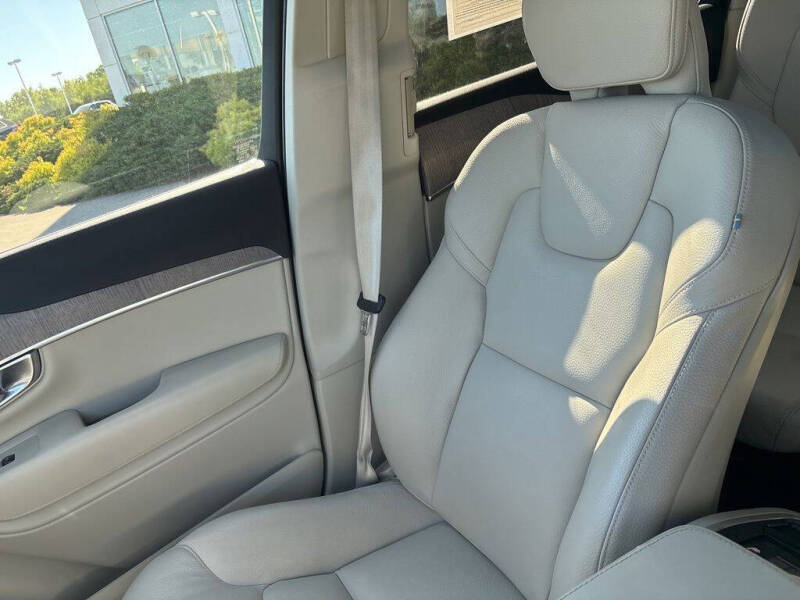 2024 Volvo XC90 B5 Plus Bright Theme