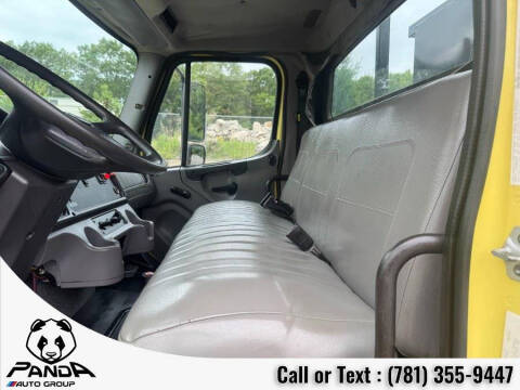 2012 Freightliner M2 106