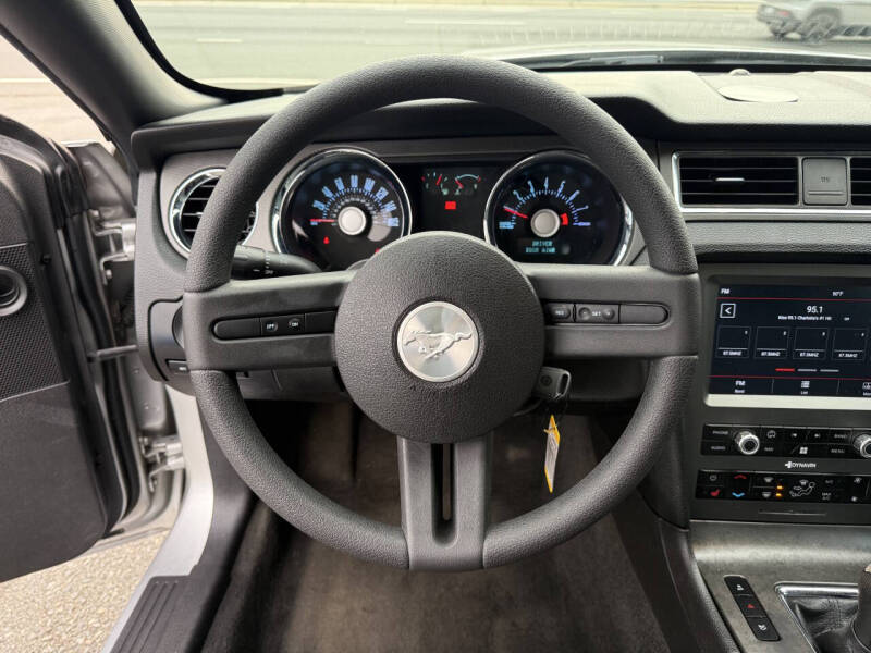 2012 Ford Mustang V6