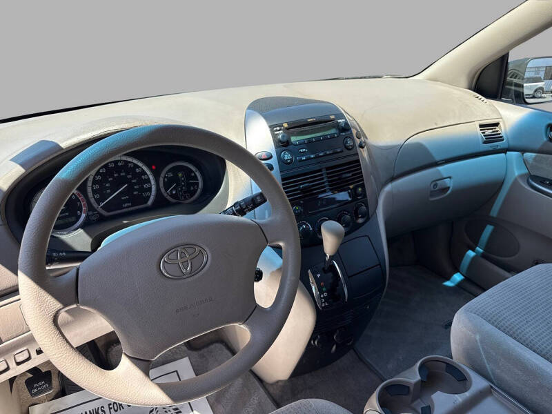 2006 Toyota Sienna CE 8 Passenger