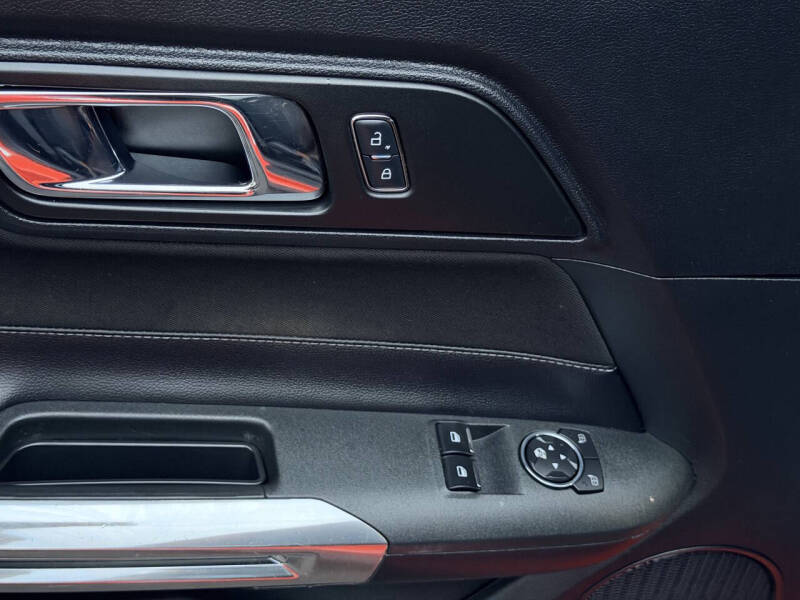 2016 Ford Mustang V6