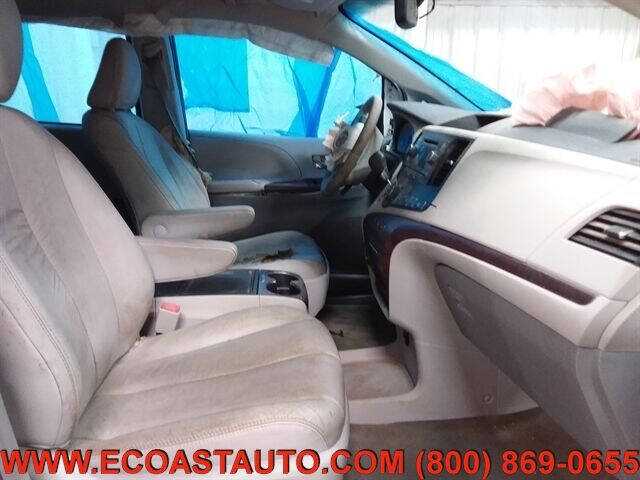 2012 Toyota Sienna XLE 7-Passenger Auto Access Seat
