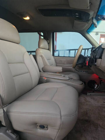 1999 Chevrolet Suburban K1500 LT