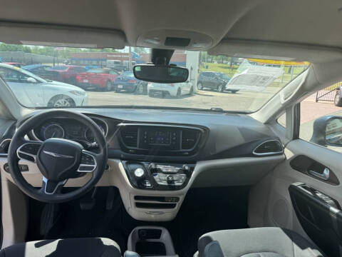 2017 Chrysler Pacifica LX