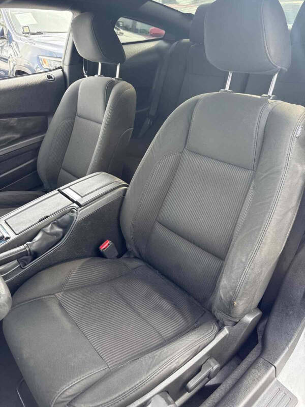 2011 Ford Mustang V6