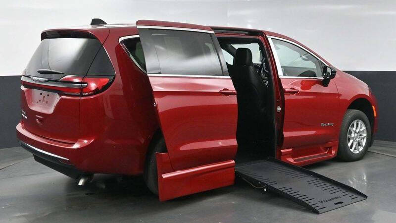 2025 Chrysler Pacifica Select - Photo 21