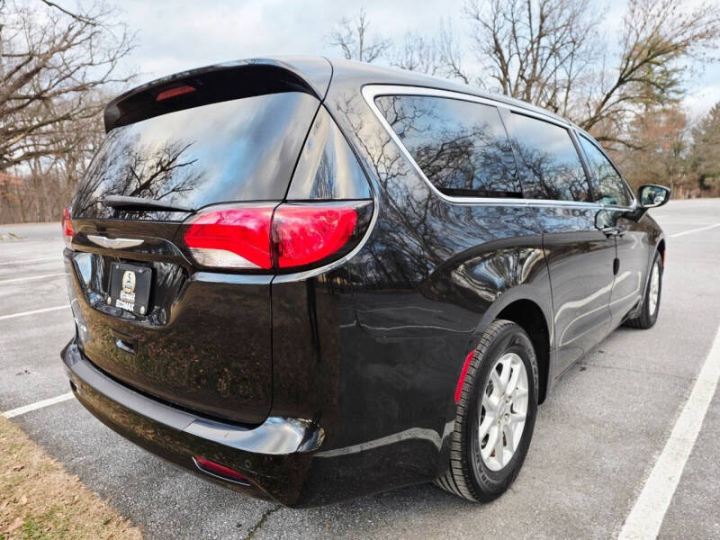 2017 Chrysler Pacifica LX