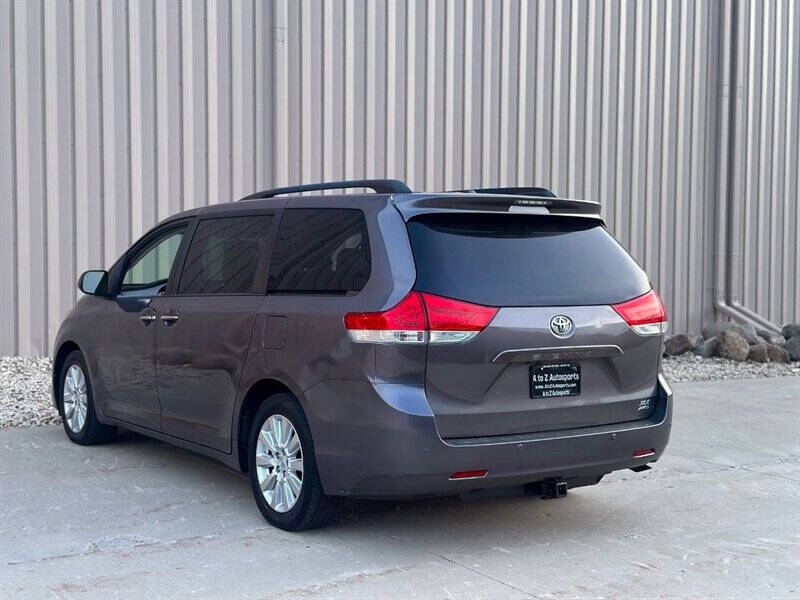 2014 Toyota Sienna XLE photo 10