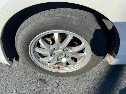 2013 Toyota Prius v Five