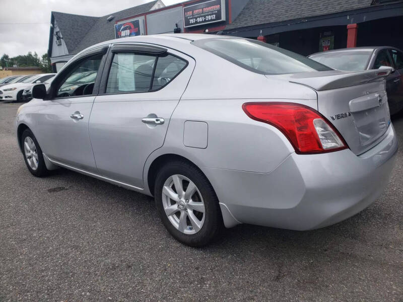 2014 Nissan Versa Sedan SV photo 8