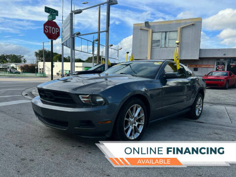 2010 Ford Mustang for sale at Global Auto Sales USA in Miami FL