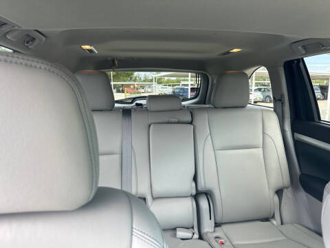 2017 Toyota Highlander SE