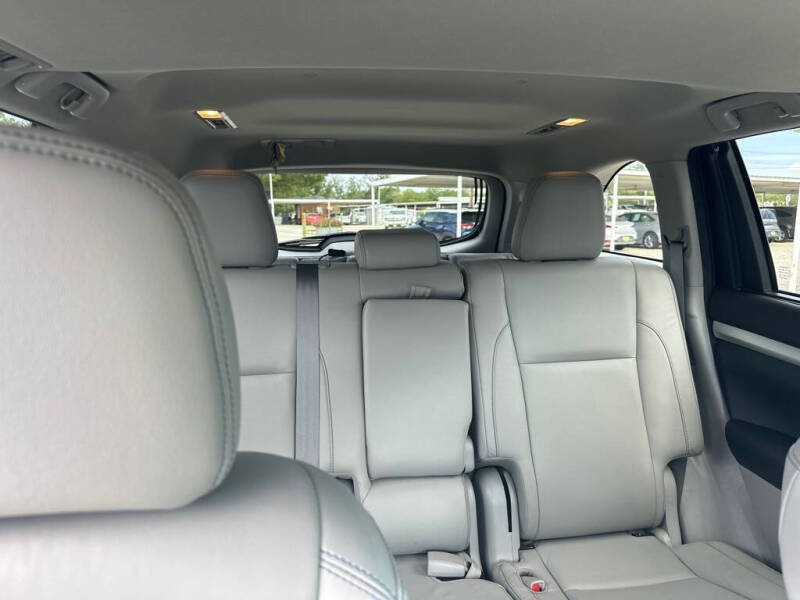 2017 Toyota Highlander SE