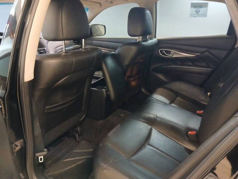 2014 Infiniti Q70 3.7
