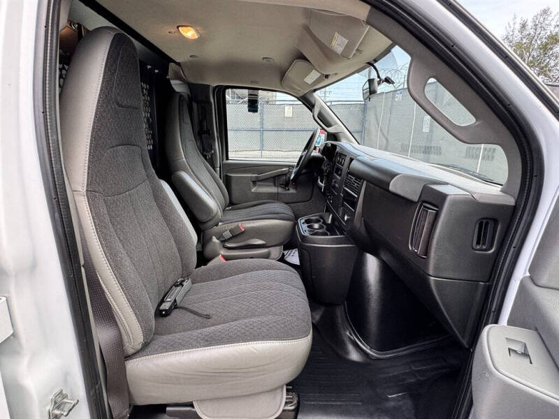 2023 Chevrolet Express 2500