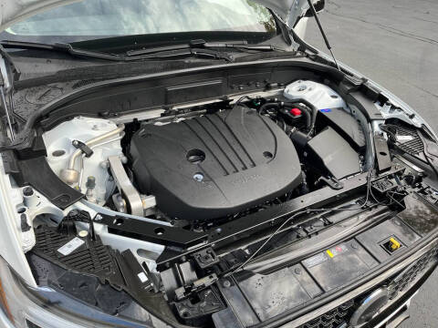 2025 Volvo XC60 B5 Plus Dark Theme