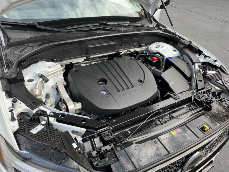 2025 Volvo XC60 B5 Plus Dark Theme