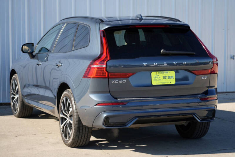2024 Volvo XC60 B5 Plus Dark Theme