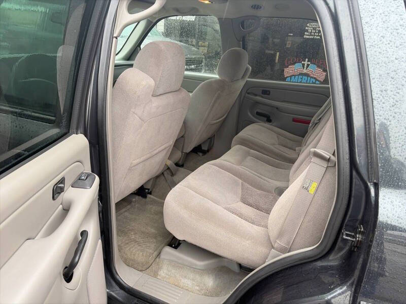 2004 Chevrolet Tahoe LS - Photo 10