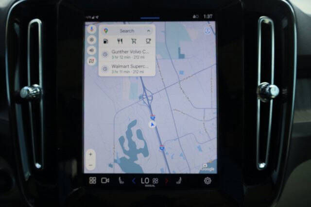 2023 Volvo XC40 B5 Plus Bright Theme