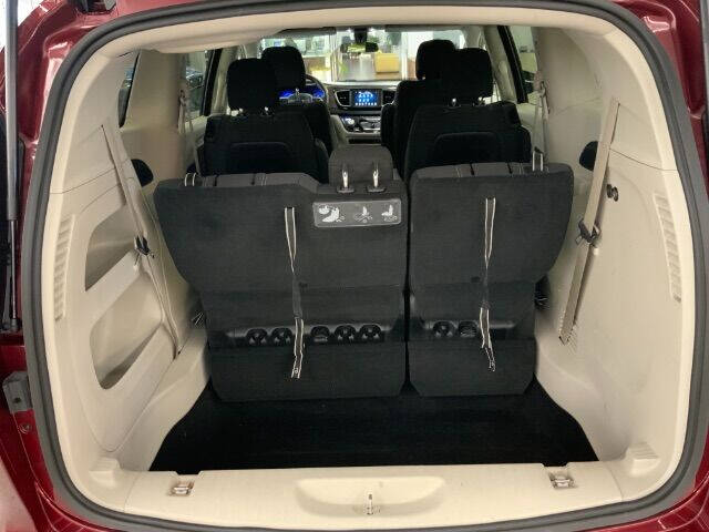 2020 Chrysler Voyager LX