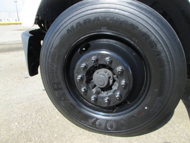 2007 Freightliner Business class M2