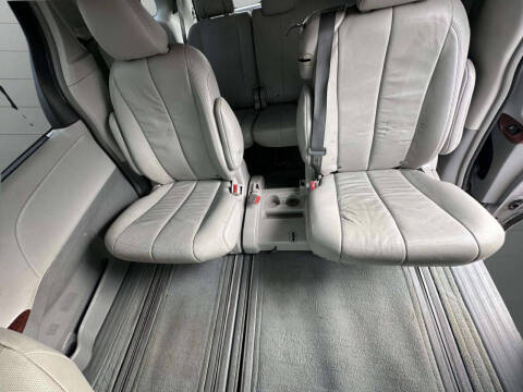 2014 Toyota Sienna XLE 8-Passenger
