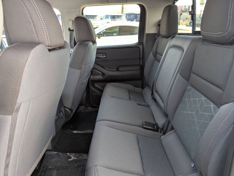 2025 Nissan Frontier SV