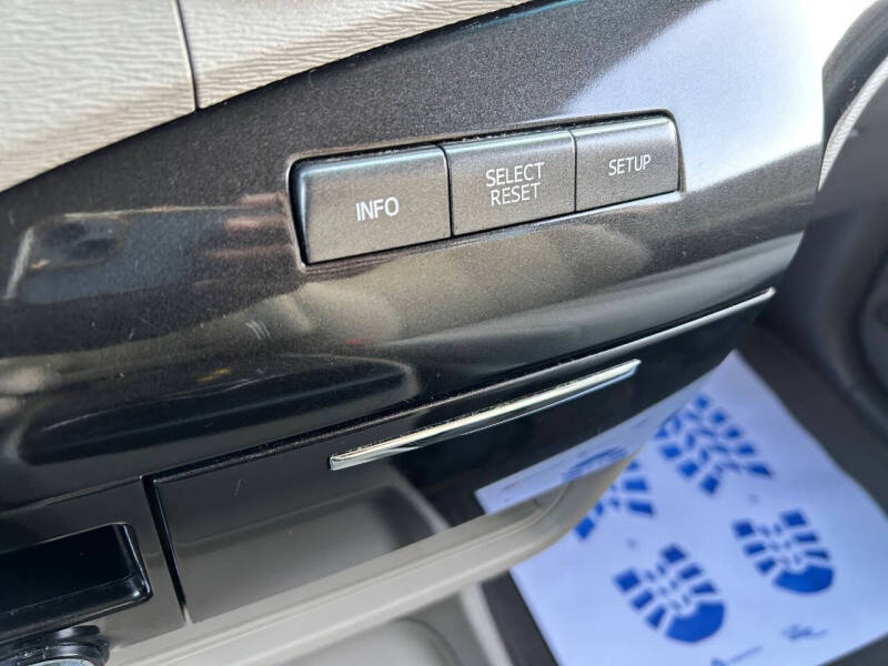 2013 Toyota Sienna LE 8-Passenger