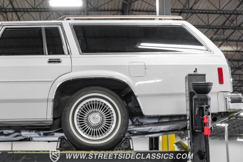 1990 Ford LTD Crown Victoria