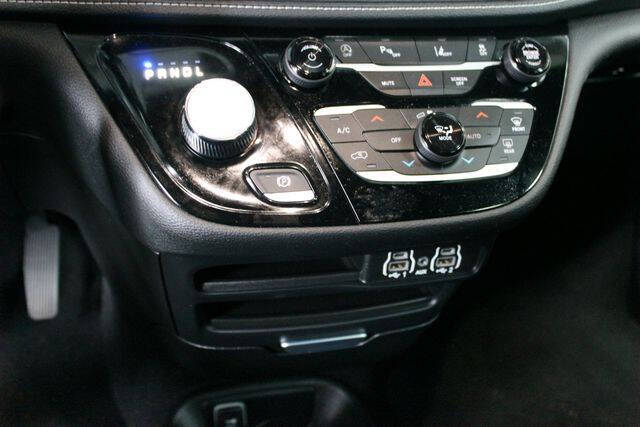 2023 Chrysler Pacifica Touring