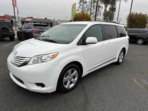 2017 Toyota Sienna LE 8-Passenger
