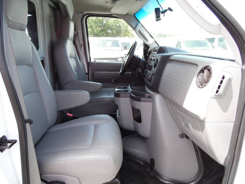 2025 Ford E-350