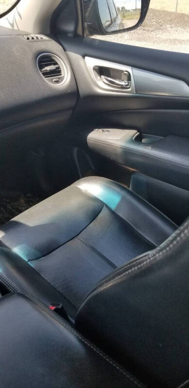 2017 Nissan Pathfinder SL