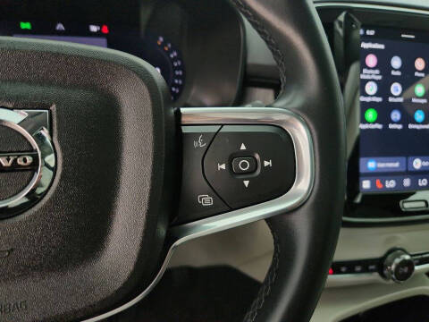 2023 Volvo XC40 B5 Plus Bright Theme