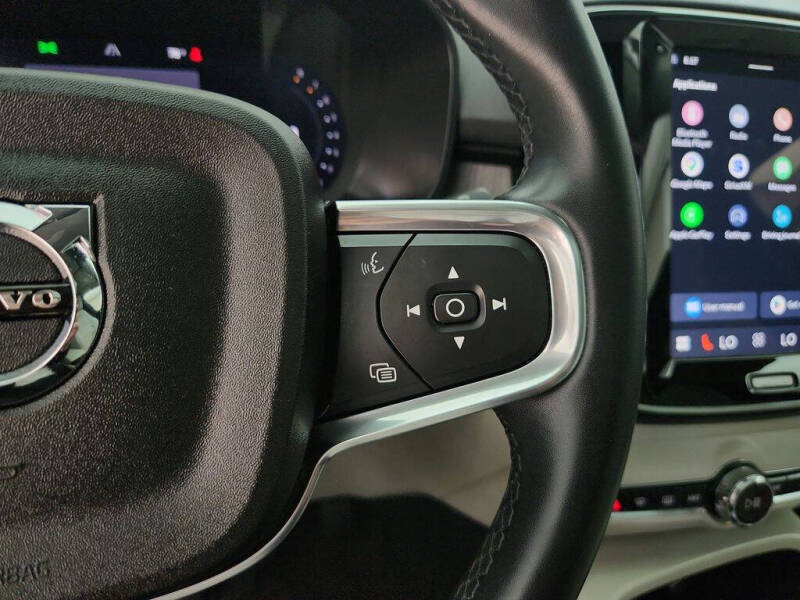 2023 Volvo XC40 B5 Plus Bright Theme