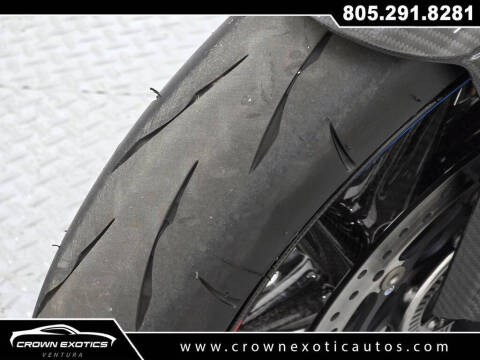 2025 BMW M 1000 R