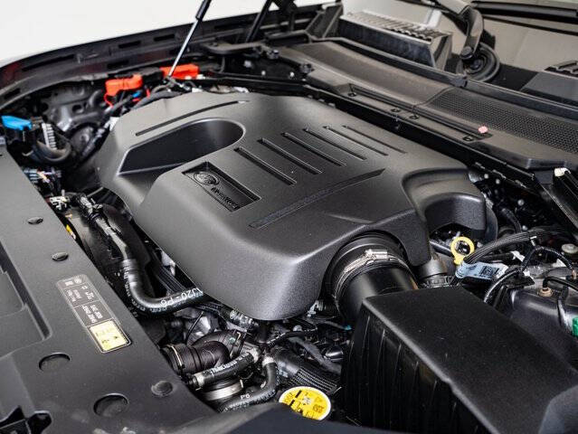 2024 Land Rover Defender 130 P400 Outbound