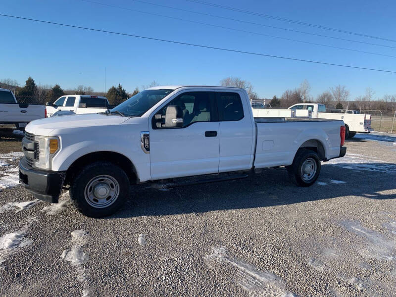 2017 Ford F-250 Super Duty XL photo 2