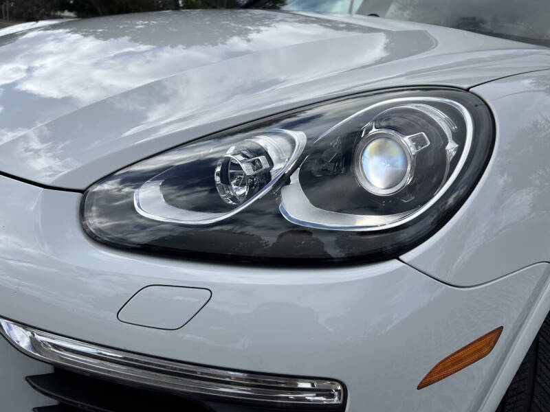 2017 Porsche Cayenne Platinum Edition