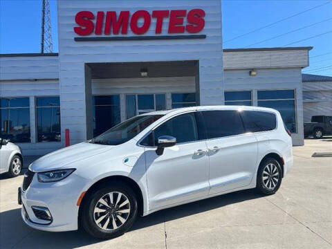 2023 Chrysler Pacifica Plug-In Hybrid for sale at SIMOTES MOTORS in Minooka IL